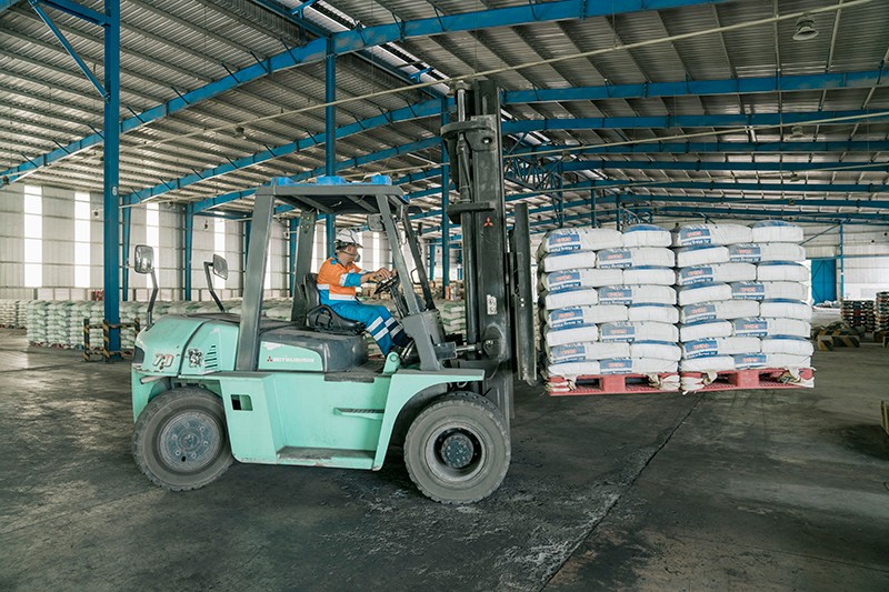 Xi măng nên được bảo quản đúng cách và dùng ngay sau khi xuất xưởng để đảm bảo chất lượng tốt nhất