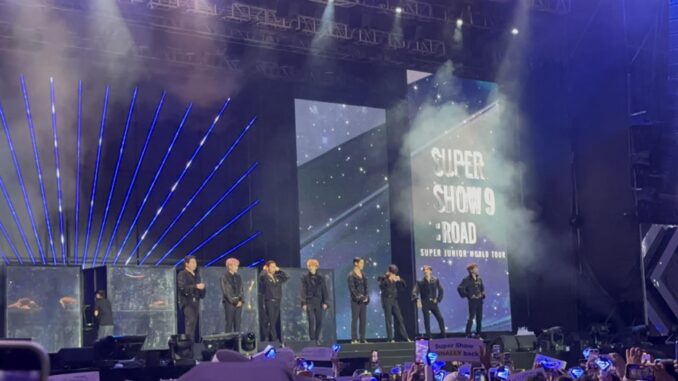 Fan Trung Quốc tìm thấy "ánh sáng cuối đường hầm" trong cơn khát K-pop