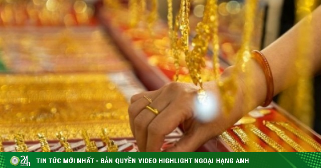 Giá vàng ngày 16/10/2024: Vàng thế giới tiếp tục giảm, vàng nhẫn đạt đỉnh cao