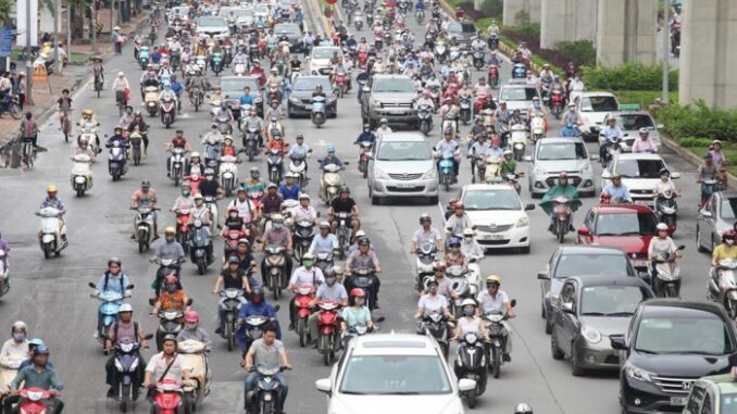 Giới hạn ô tô và xe máy xăng ở Hà Nội: Khu vực nào sẽ bị ảnh hưởng?