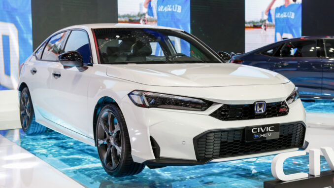 Honda Civic hybrid: Sedan cỡ C đạt giá 1 tỷ đồng