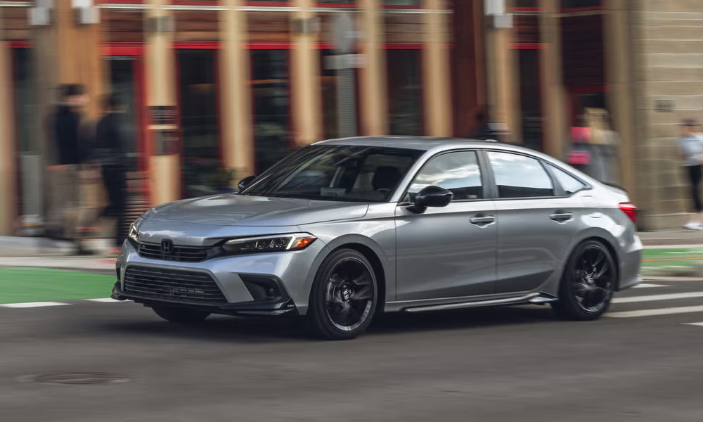 Honda Civic trong diện triệu hồi tại Mỹ thuộc đời 2022-2025. Ảnh: Car and Driver