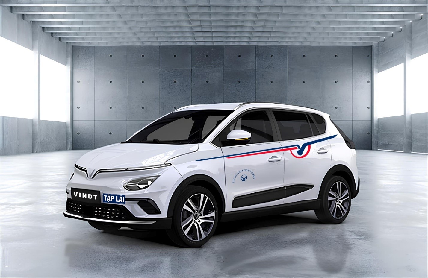 Dòng xe điện VinFast VF e34 sử dụng trong hoạt động đào tạo, sát hạch lái xe của VinDT. Ảnh: Vingroup