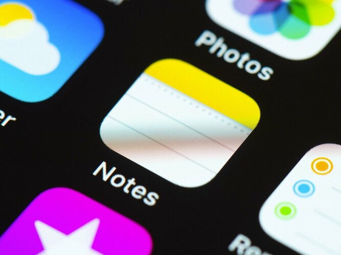Notes-App-Rave-Gear-Alamy-2E1T4XG_jpg_75.jpg