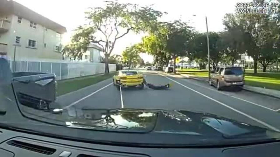 Cảnh sát Mỹ phóng dây bắt ôtô chạy trốn