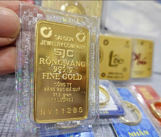 Giá vàng miếng SJC được một số công ty, ngân hàng mua vào cao hơn so với các doanh nghiệp khác từ 600.000 - 700.000 đồng/lượng