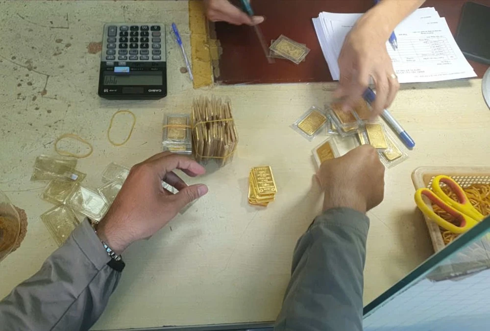 Giá vàng miếng SJC ngừng rơi. Ảnh: T.L