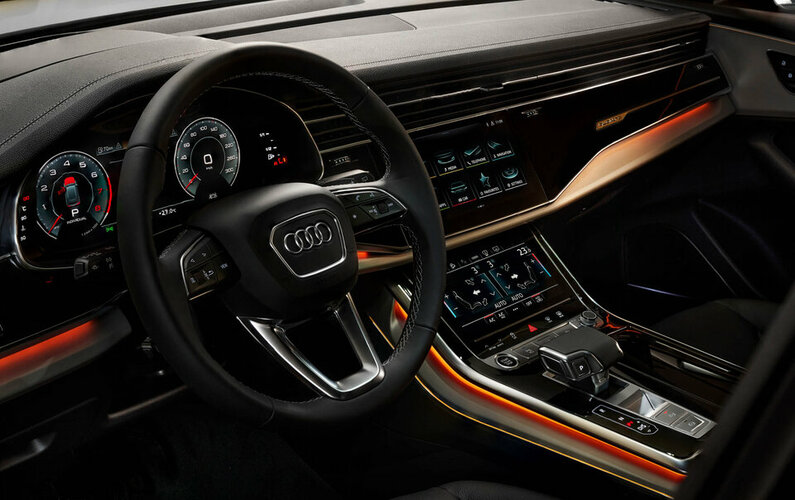 11-01 AUDI Q80166.jpg