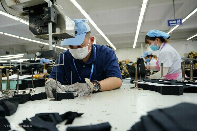 Công nhân Công ty Dệt may 29 Tháng 3 Đà Nẵng trong một ca làm việc, năm 2024. Ảnh: Nguyễn Đông