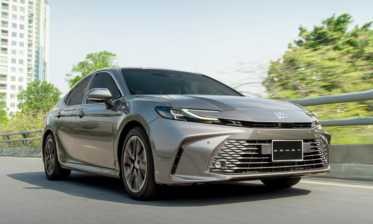 Doanh số Toyota Camry giảm, Honda Accord tăng trong tháng 11.