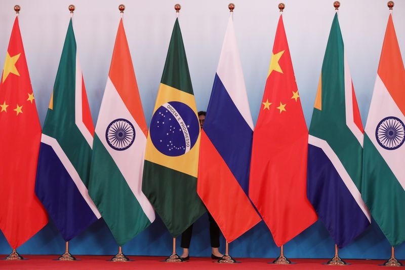 Khối BRICS bao gồm Brazil, Nga, Ấn Độ, Trung Quốc, Nam Phi cùng với các thành viên mới như Ai Cập, Iran, Ethiopia và Các Tiểu vương quốc Ả Rập Thống nhất.