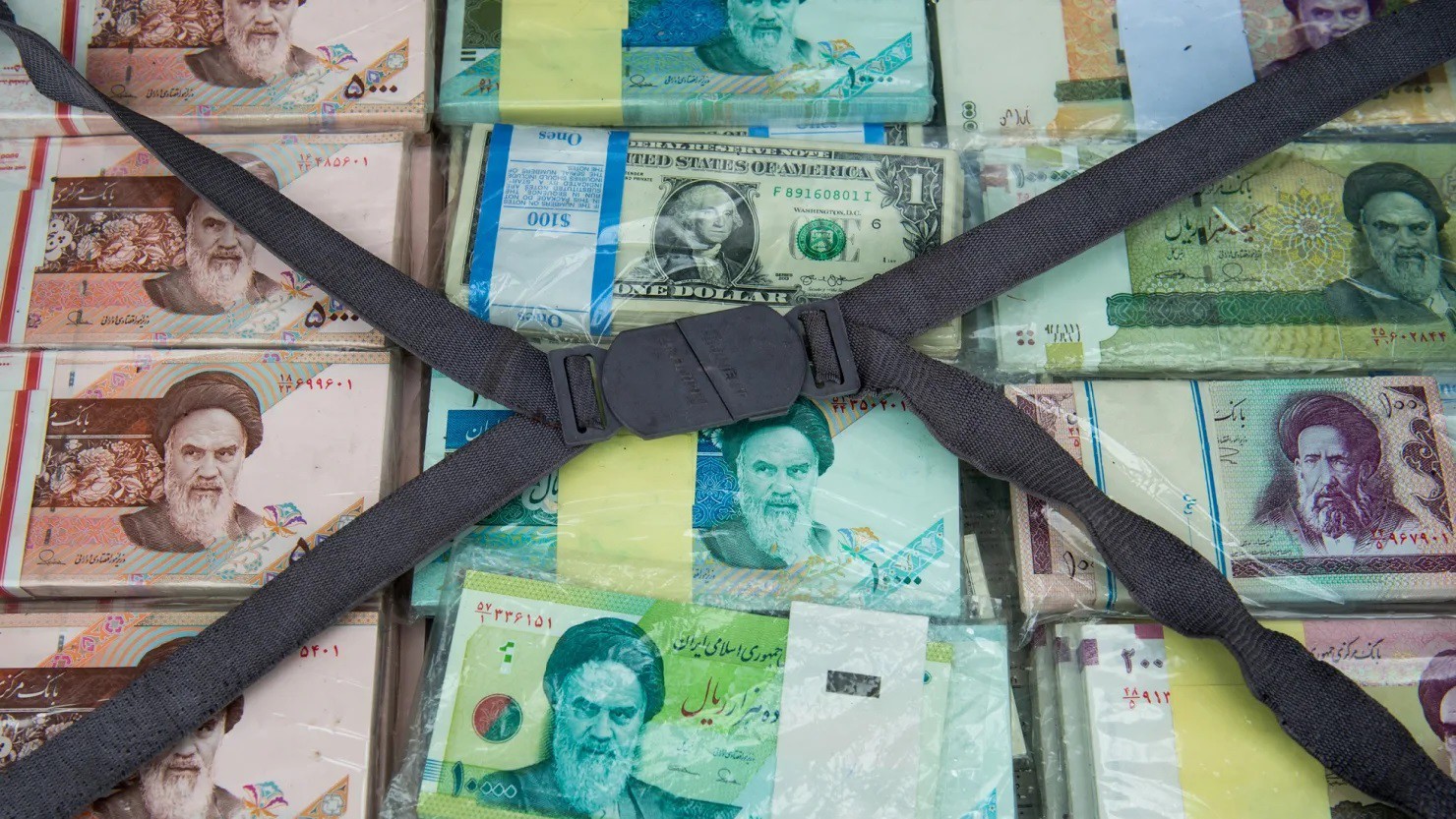 Đồng tiền của Iran, rial, đã chạm mức thấp kỷ lục