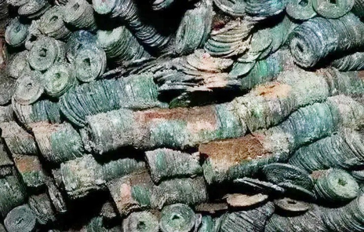 Đào móng nhà phát hiện “ngân hàng dưới lòng đất”, chứa hơn nửa tấn tiền cổ - 5