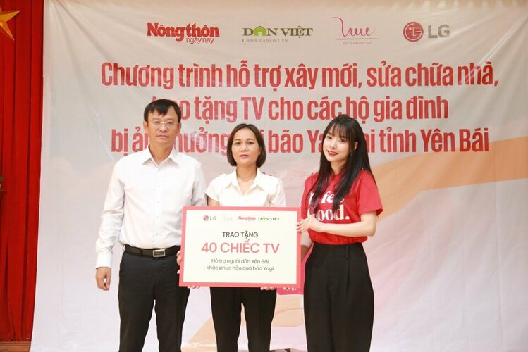 LG, Quỹ Vì Tầm Vóc Việt và báo Nông Thôn Ngày Nay trao tặng 40 TV đến các gia đình chịu thiệt ...jpg