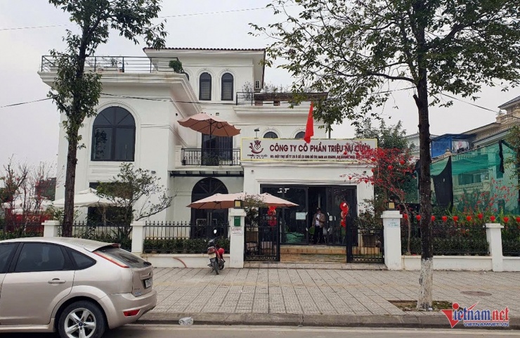 Trụ sở Công ty cổ phần Triệu nụ cười có trụ sở ở xã An Khanh, huyện Hoài Đức, Hà Nội.