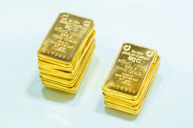 Giá vàng hôm nay "quay xe" giảm mạnh