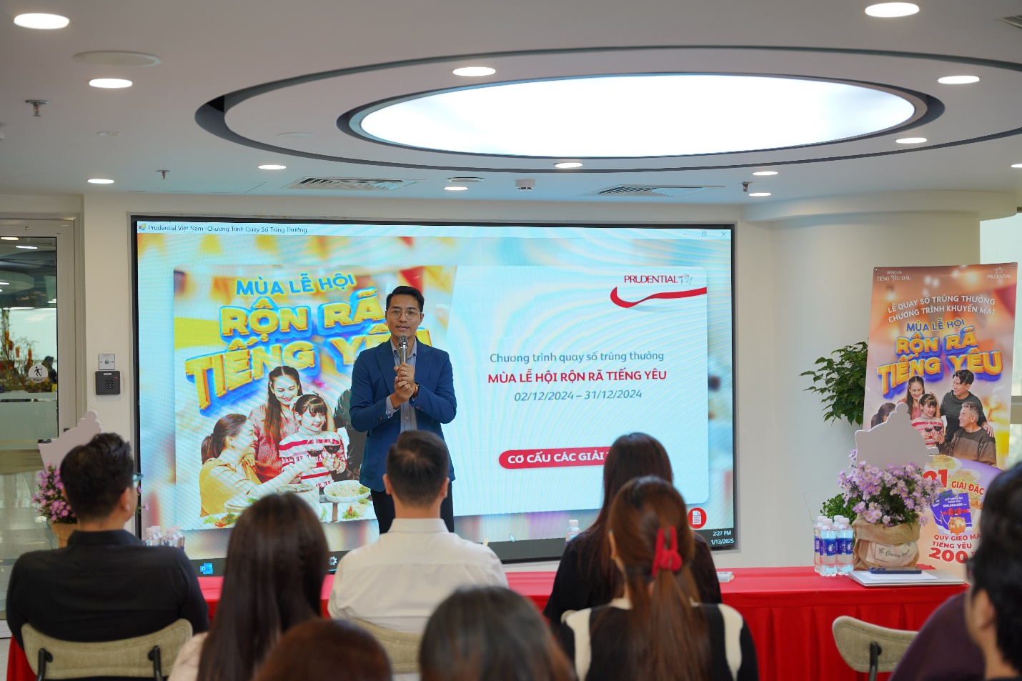 Đại diện Prudential phát biểu cảm ơn và chúc&nbsp;mừng các Khách hàng trúng thưởng.