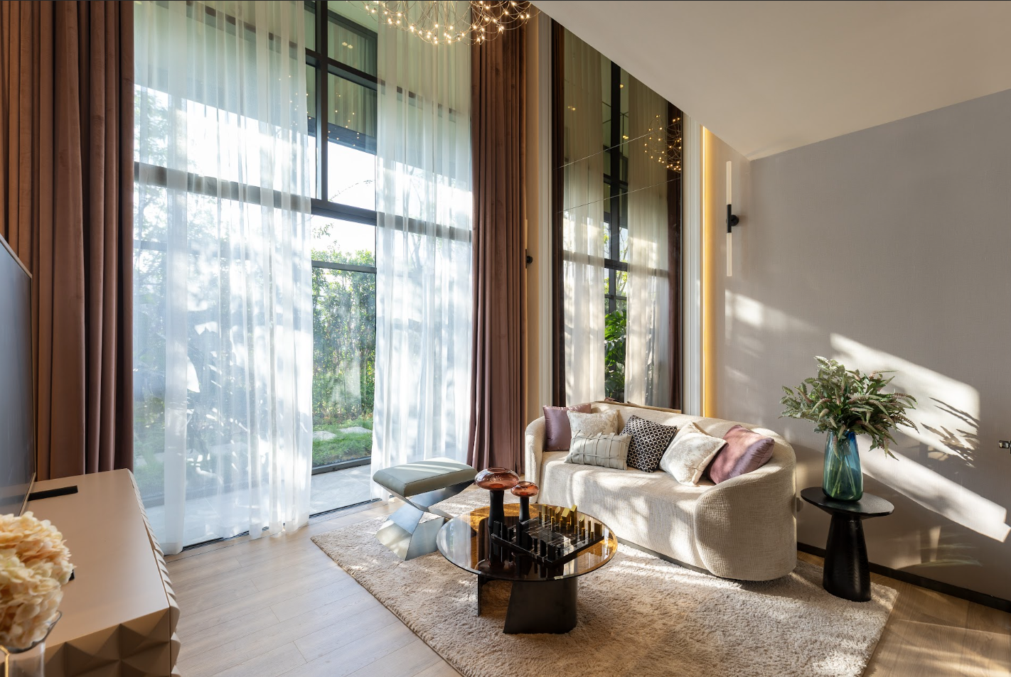 Căn hộ Duplex tại The Senique Hanoi khơi gợi xúc cảm kết nối với chủ nhân.