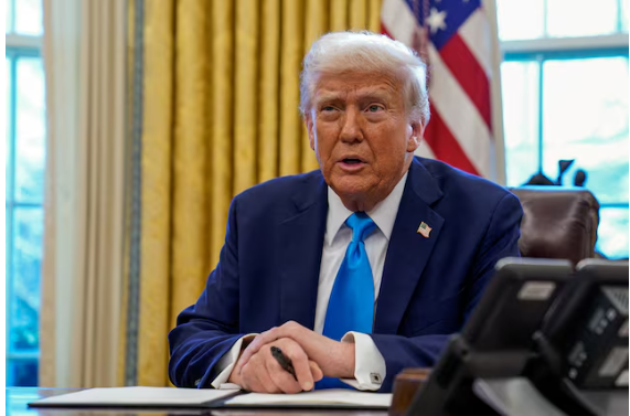 Hàng chục tỷ USD bị đóng băng: Chính quyền Trump ngăn chặn hàng loạt dự án liên bang - 1