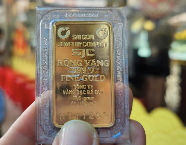Giá vàng miếng SJC có tuần biến động mạnh