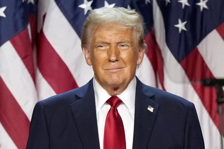 Chiến tranh thương mại bùng nổ: Giá dầu và USD tăng vọt vì thuế quan của ông Trump - 1