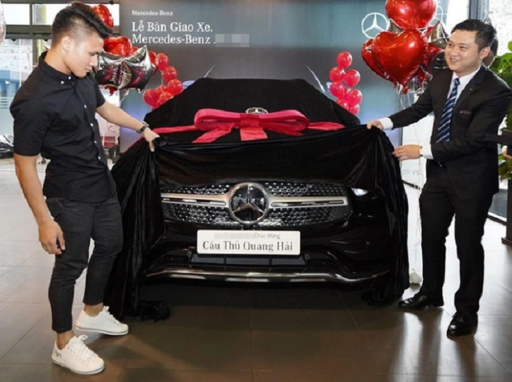 Quang Hải sở hữu xe&nbsp;Mercedes-Benz tiền tỷ.