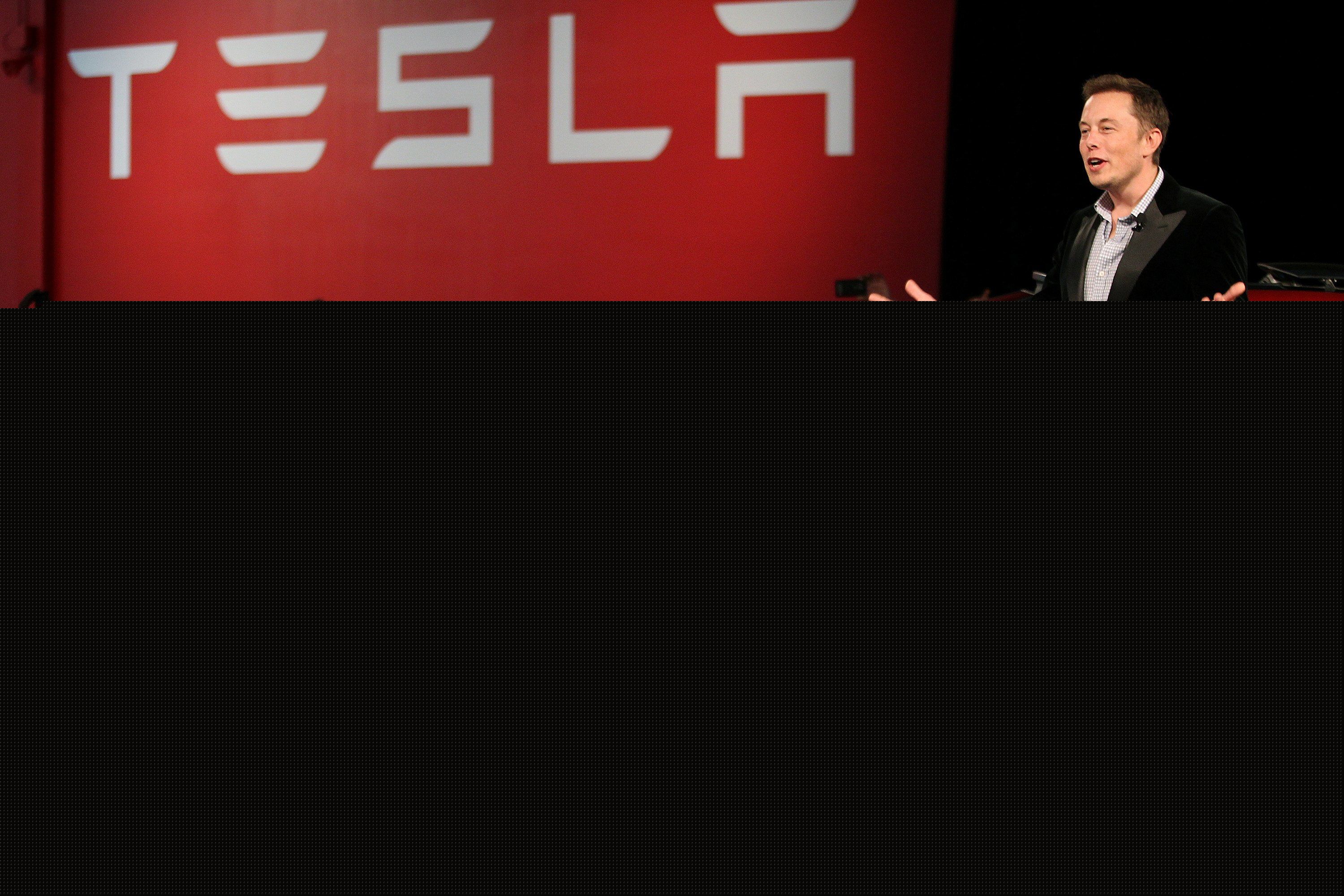 Cổ phiếu Tesla giảm mạnh nhất kể từ 2020 vì lo ngại nhu cầu sụt giảm - 1