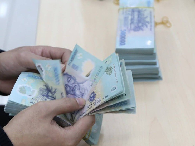 Nhiều ngân hàng đồng loạt giảm lãi tiết kiệm trong những ngày cuối tháng 2/2025