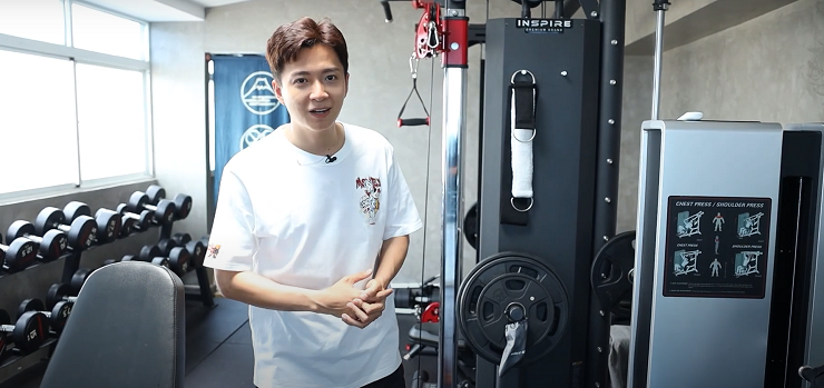 Nam nghệ sĩ&nbsp;có cả phòng gym rộng lớn bên trong nhà.