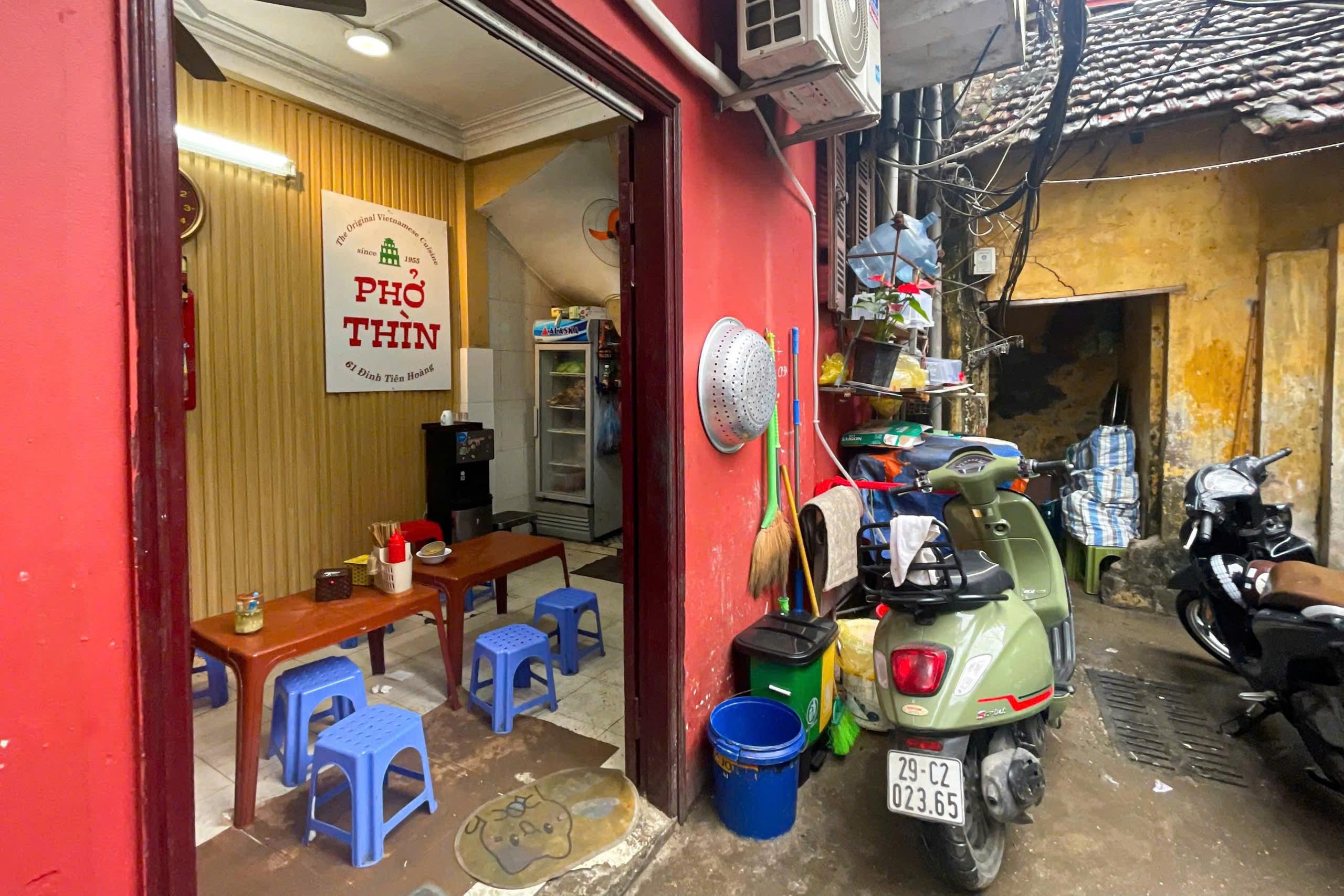 Trong đó, có quán Phở Thìn nổi tiếng lâu đời tại phố cổ Hà Nội.