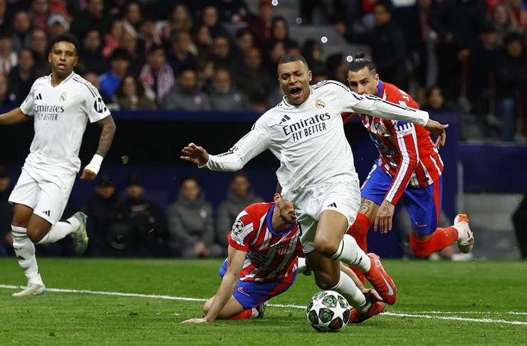 Real Madrid nhọc nhằn giành vé vào Tứ kết Champions League