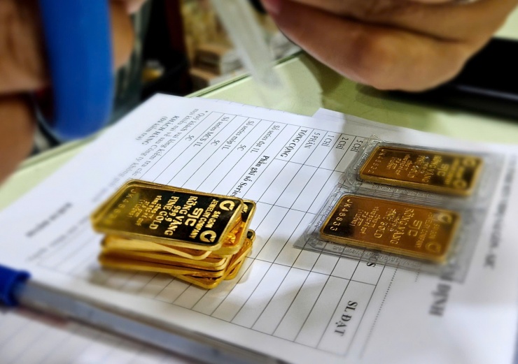 Giá vàng miếng SJC, vàng nhẫn tăng sốc